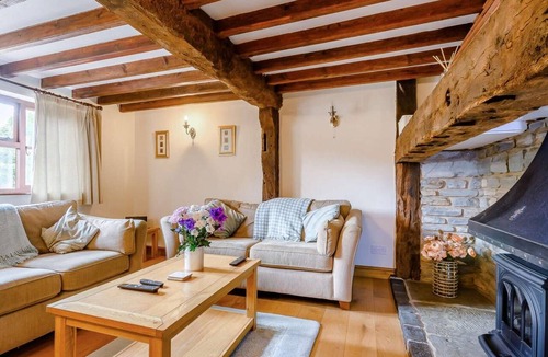 Bretforton Cottage | 2 Bed in Evesham (oc-89476)