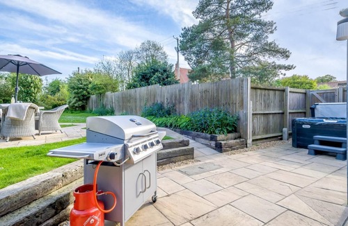 Aldborough Cottage | 2 Bed in Hanworth (oc-h32041)