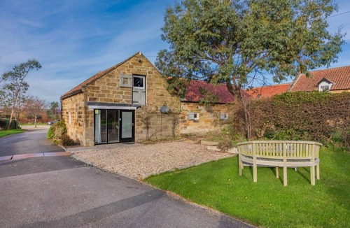Hawsker Cottage | 2 Bed in Hawsker (oc-f30334)