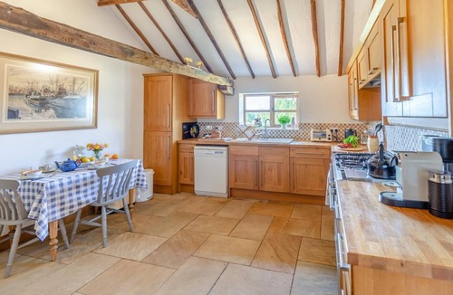 Cowbeech Cottage | 2 Bed in Hellingly (oc-b29393)