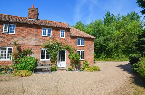 Little Barningham Cottage | 2 Bed in Little Barningham (oc-1817)