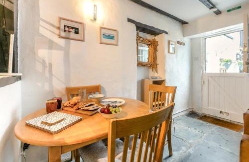 West Looe House | 2 Bed in Looe oc-l10019