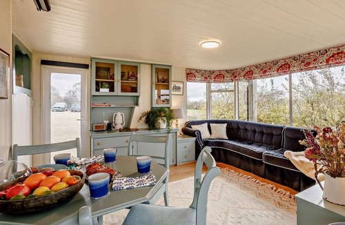 Gumley RV Rental | 2 Bed in Lutterworth (oc-93762)