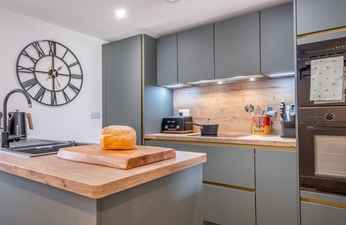 Newport House | 2 Bed in Marks Corner (oc-m32394)