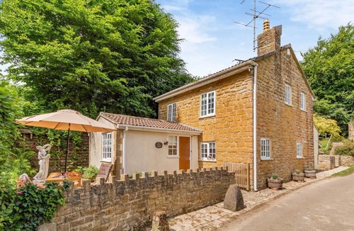 Beaminster Cottage | 2 Bed in Stoke Abbott (oc-r31870)