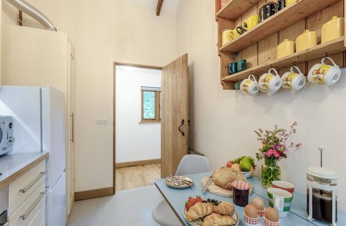 Black Torrington Cottage | 2 Bed in Torrington (oc-p27344)