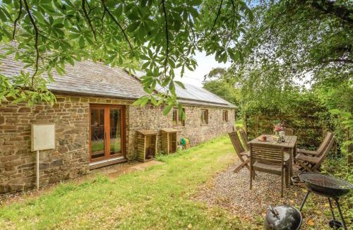 Black Torrington House | 2 Bed in Torrington oc-p27344