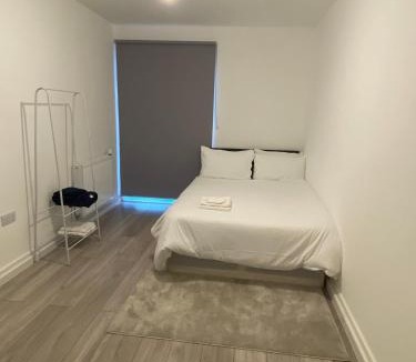 Gascoigne Apartment | 2 Bed Penthouse-Riverside View in East London