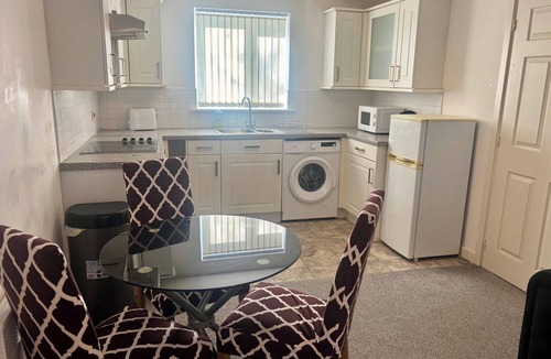 Wolverhampton Apartment | 2 Bed Wolverhampton Apartment-sleeps 5