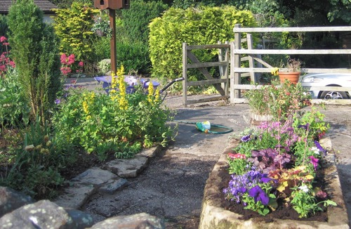Chesterfield Cottage | 2 bedroom accommodation in Old Brampton, near Chesterfield