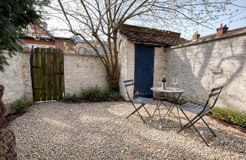 Dorking Cottage | 2 bedroom accommodation in All Surrey