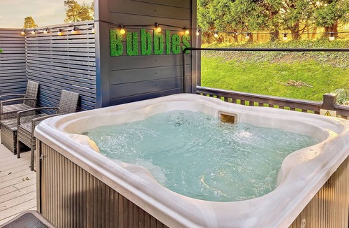 Raywell Ski Chalet | 2 bedroom accommodation in Raywell, Beverley