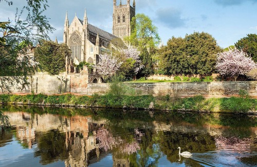 Droitwich Cottage | 2 bedroom accommodation in Elmbridge