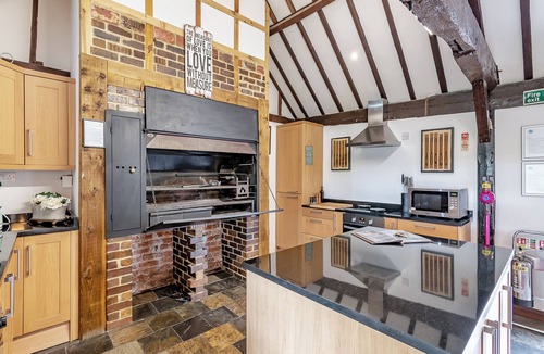 Guildford Cottage | 2 bedroom accommodation in Woking, near Guildford