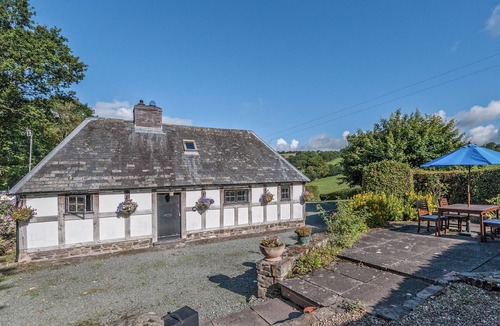 Caersws Cottage | 2 bedroom accommodation in Trefeglwys, near Caersws