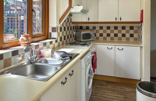 Swadlincote Cottage | 2 bedroom accommodation in Overseal