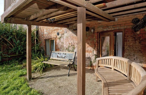 Smallburgh Cottage | 2 bedroom accommodation in Wayford Bridge, near Stalham