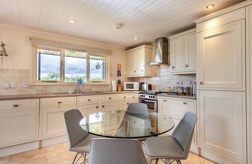 Brundall Cottage | 2 bedroom accommodation in Brundall, near Norwich