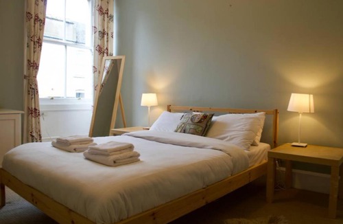 Merchiston Apartment | 2 Bedroom Flat Accommodates 6 near City Centre