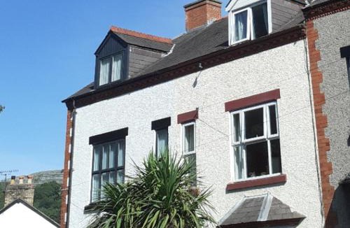 Llangollen House | 2 Bodwen Villas