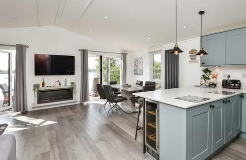 South Lakeland Leisure Village Cabin | 2 Coniston View, Tewitfield
