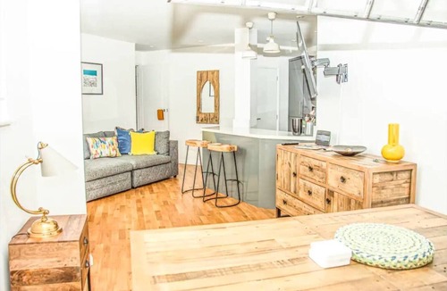 Bath Apartment | 2 Double bedroom Apt in Central Bath with parking