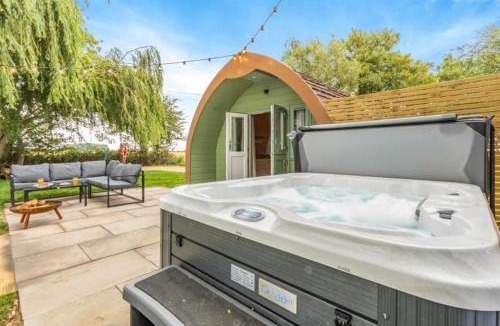 Frognall House | 2 Elm Water lakeside hideaway