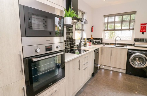 Settle Apartment | 2 Ings Avenue