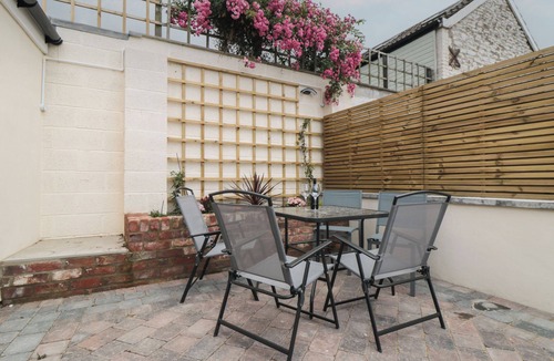 Langtoft Cottage | 2 STAVELEY COTTAGES, pet friendly, with a garden in Great Driffield