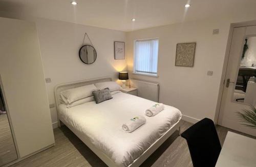 Filton Apartment | 2 Studio flat, 50m from Airbus