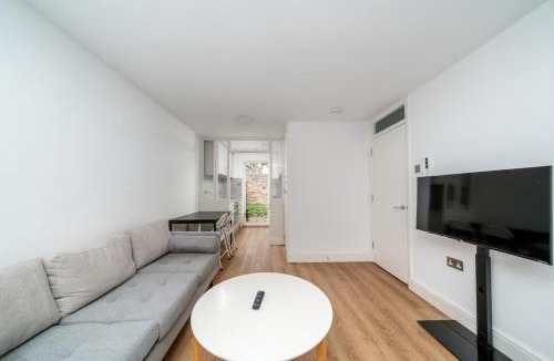 Stockwell Apartment | 2 Studios Brixton 4 Double Beds 2 Bathrooms Garden