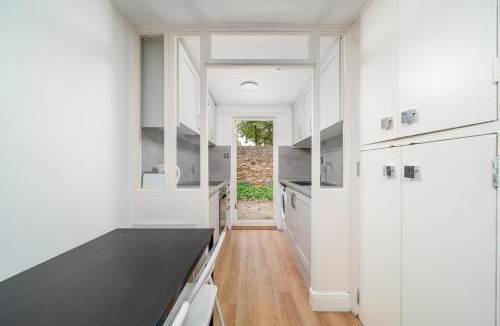 Stockwell Apartment | 2 Studios Brixton 4 Double Beds 2 Bathrooms Garden