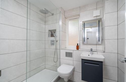 Stockwell Apartment | 2 Studios Brixton 4 Double Beds 2 Bathrooms Garden