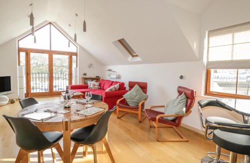 West Looe Apartment | 2 The Creekside