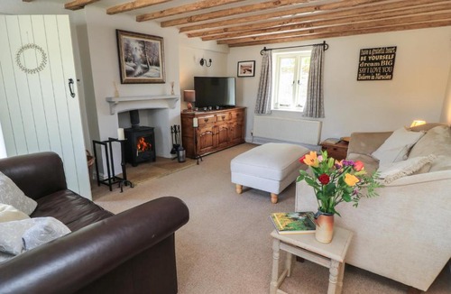 Lechlade House | 2 The Gardens