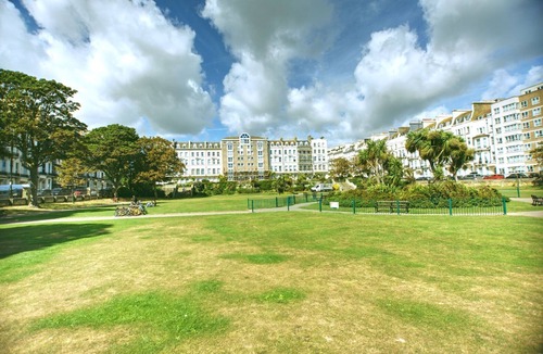 St Leonards-On-Sea Apartment | 2 The Hideaway (2mins from the beach)