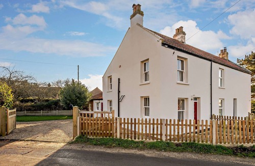 Irstead House | 2 Thurnside - Three Bedroom House, Sleeps 6