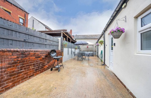 Beeston House | *2AA* Spacious & Innovative Stay