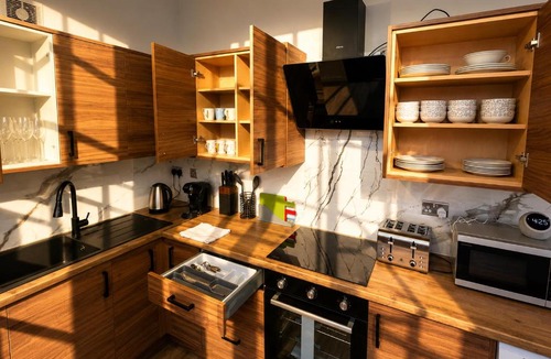 RopeWalks Apartment | 2BR Central Apt - Bars, Restaurants & Parking