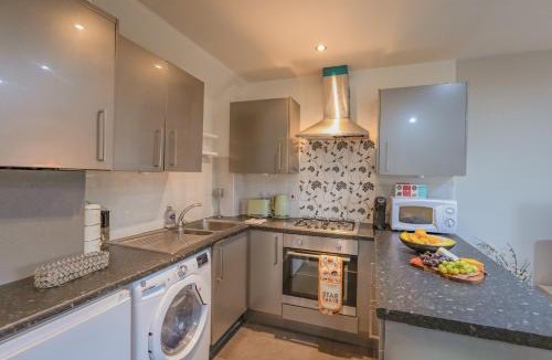 Trowbridge House | 2BR Detached Home with Free Parking, Fast WiFi & Dart Board