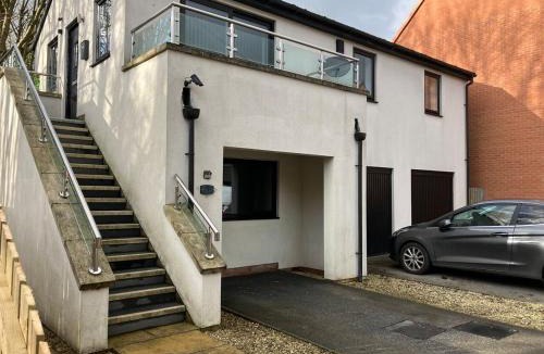 Pontefract Apartment | 2BR Maisonette Flat Near Historic Pontefract