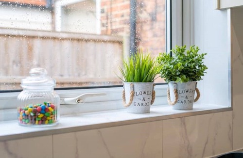 Church Gresley House | 3 bed, 3 bath town house with Wi-fi and parking