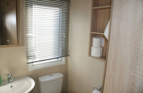 Crimdon Cabin | 3 Bed Caravan-Sleeps 6-Pool-Garden-Parking-Hot Tub
