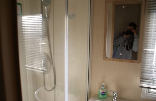 Crimdon Cabin | 3 Bed Caravan-Sleeps 6-Pool-Garden-Parking-Hot Tub
