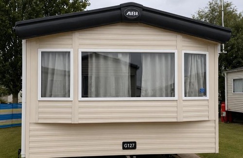 Clacton-on-Sea Resort | 3-Bed Coastal Caravan Near the Beach