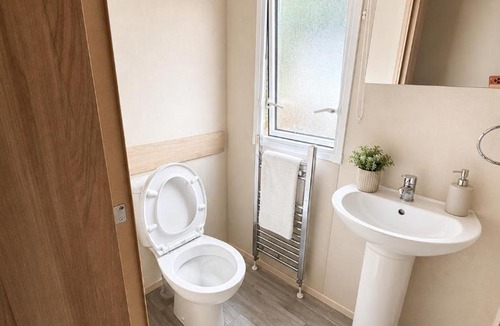 Clacton-on-Sea Resort | 3-Bed Coastal Caravan Near the Beach