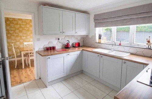 Warmsworth House | 3 Bed Detached - 3 Bathrooms - Parking - Quiet