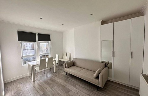 Seven Sisters Apartment | 3 bed Hackney/Harringay Flat