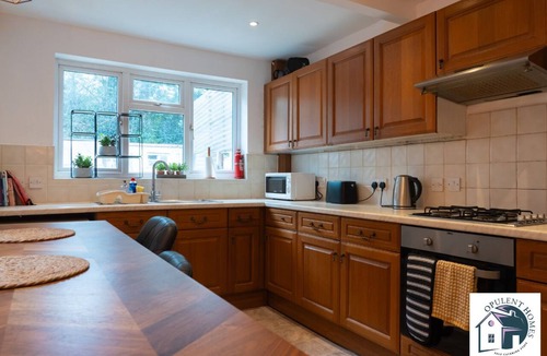 Reading House | 3 bed house - Long Term Discount - Reading Cent.
