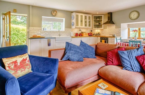 Abergavenny Cottage | 3 Bed in Abergavenny (oc-48309)